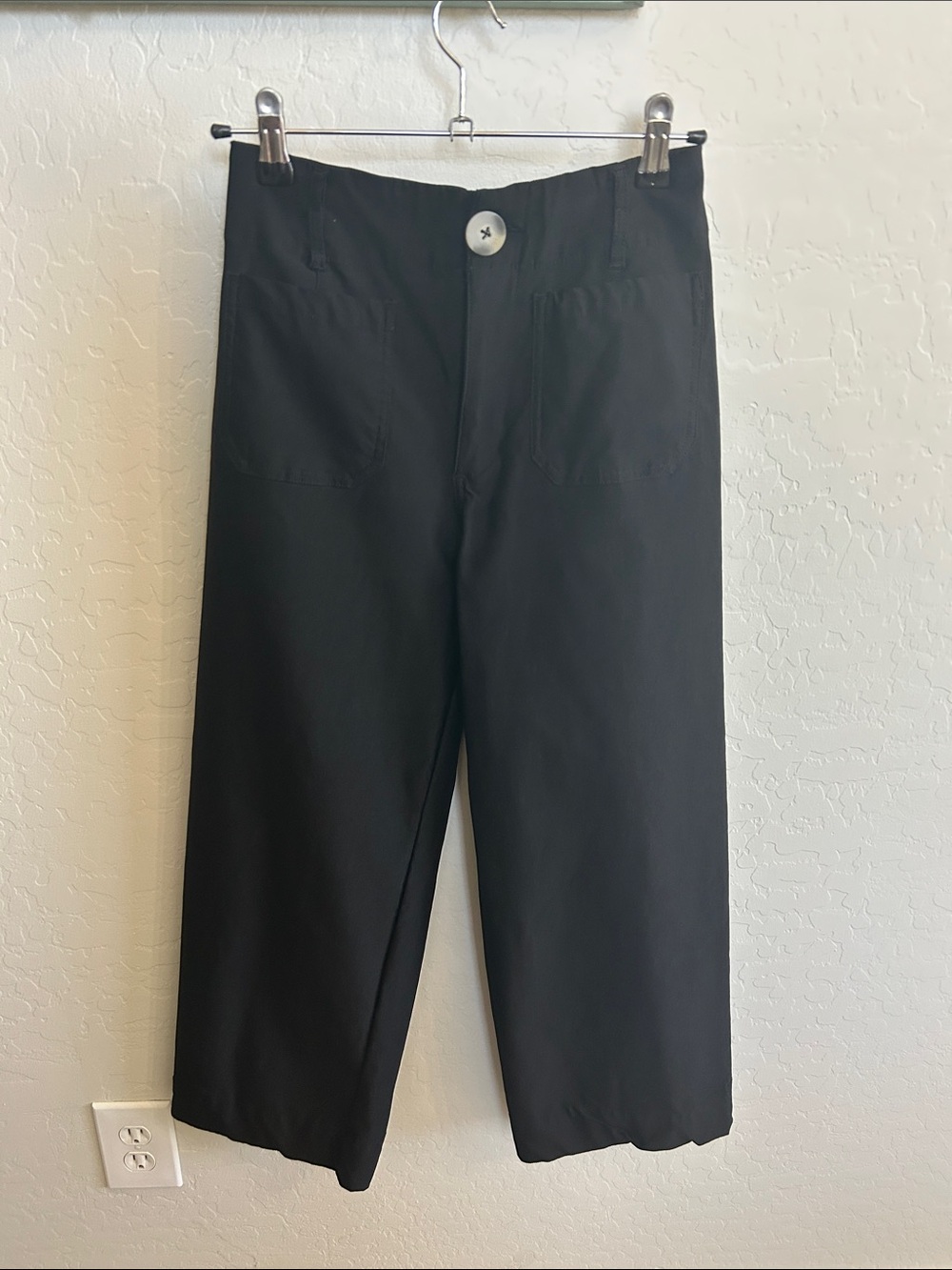 Women's Black Cropped Wide-Leg Pants